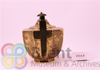 TH\CT\Museum catalogue\3D objects\2014_8_e_th.jpg; 2014.8; Silver teapot presented to the Borough of Wembley; Teapot